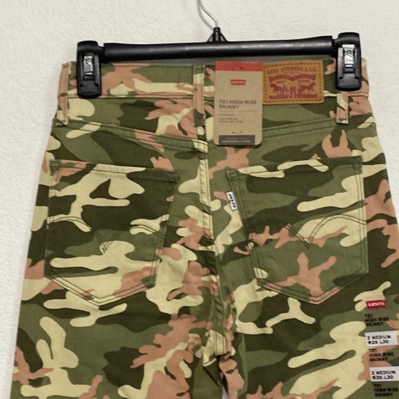Levi’s 721 NWT High Rise Olive/Pink Camouflage Skinny Jeans Size 26 - Picture 7 of 12